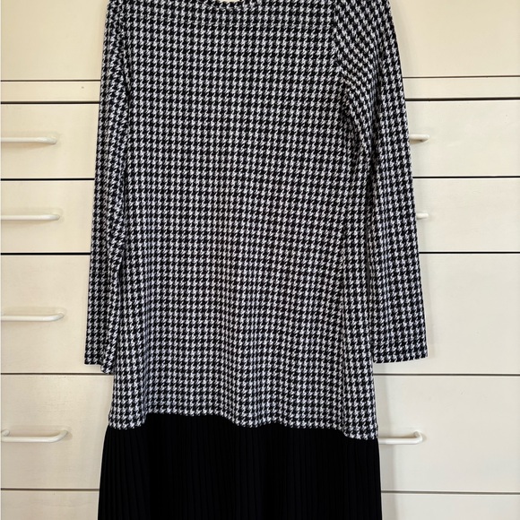 Michael Kors Dresses & Skirts - Black & White Houndstooth Long Sleeve Dress